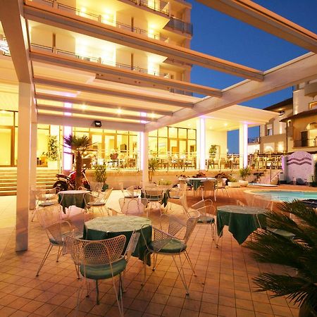Hotel Excelsior Cattolica Esterno foto