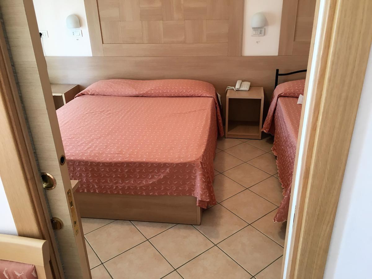 Hotel Excelsior Cattolica Esterno foto
