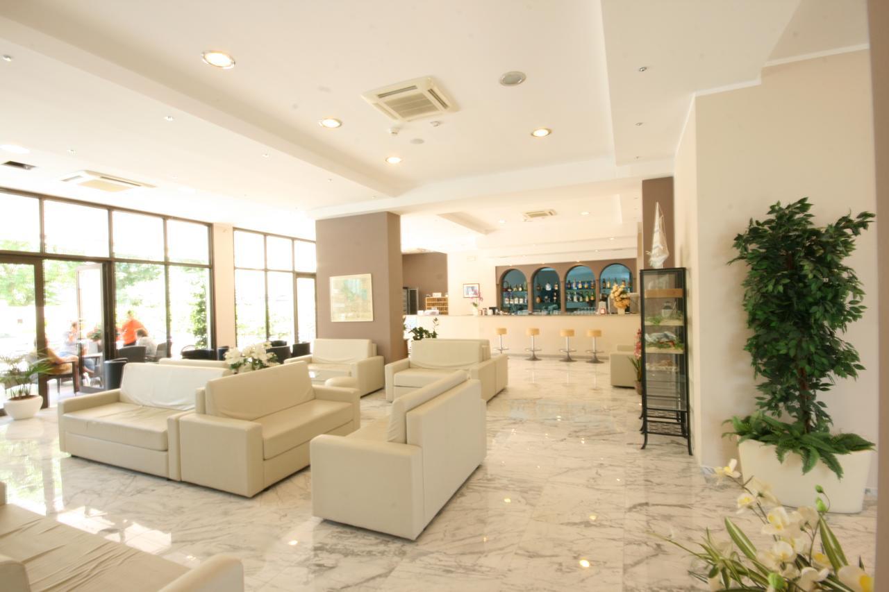 Hotel Excelsior Cattolica Esterno foto