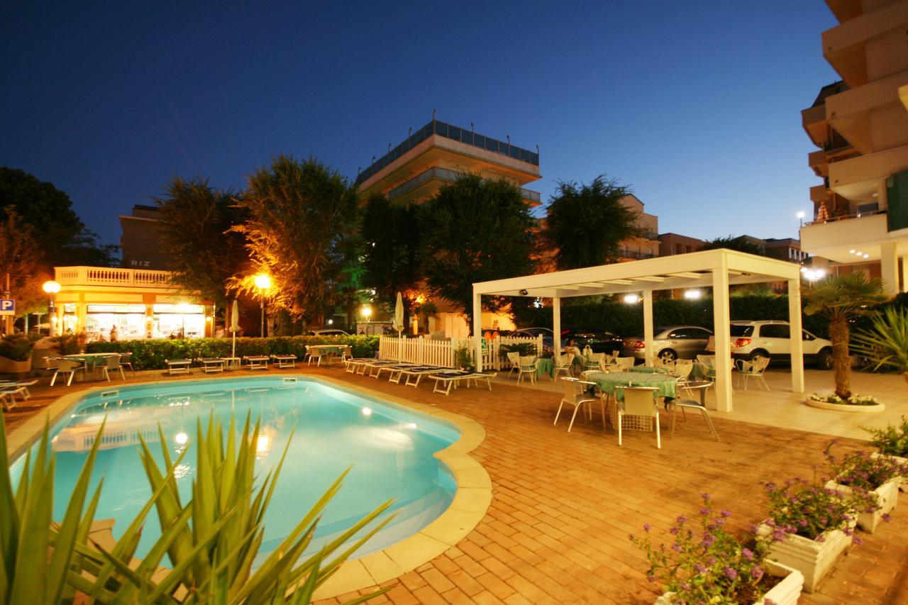 Hotel Excelsior Cattolica Esterno foto