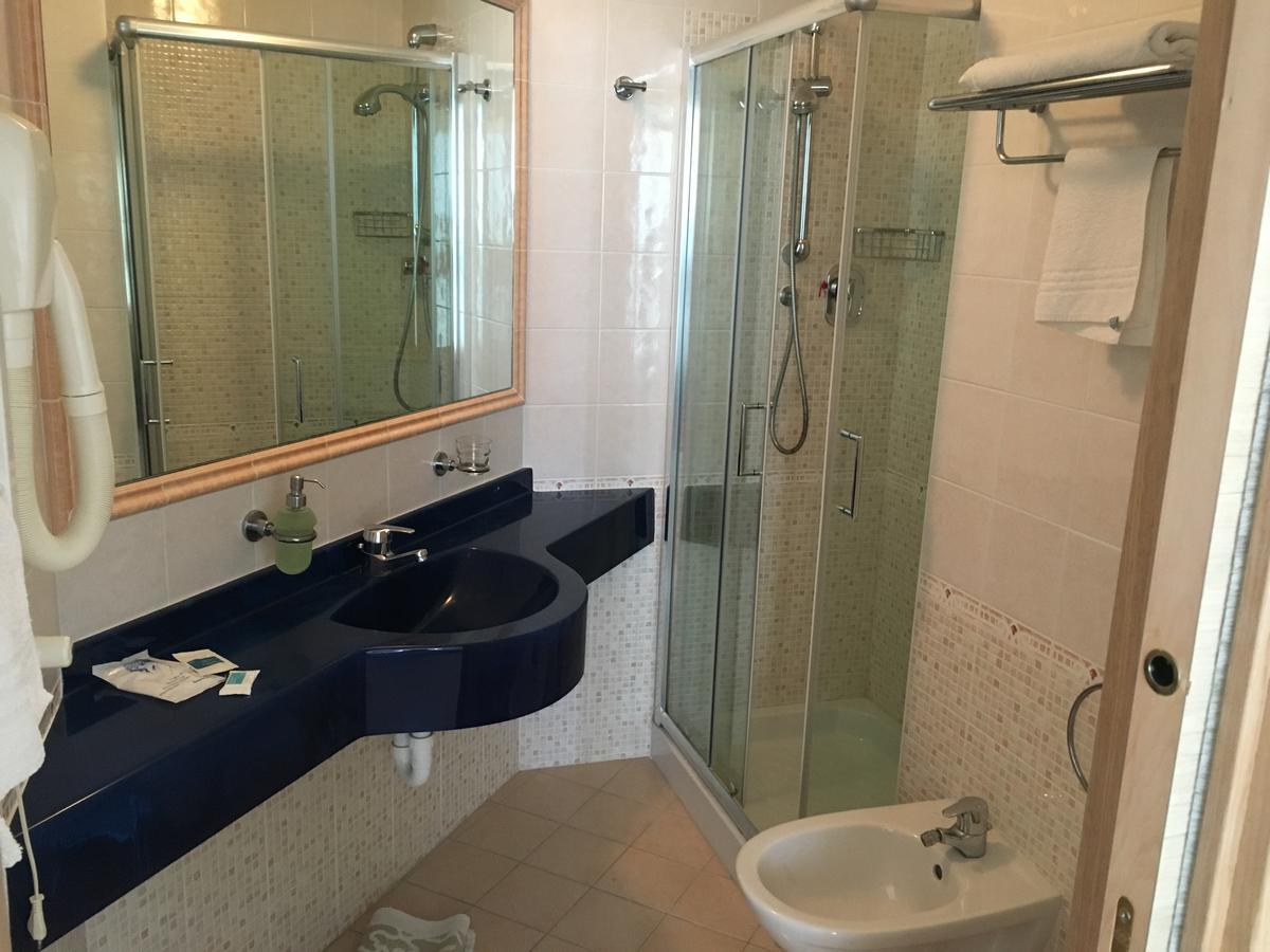 Hotel Excelsior Cattolica Esterno foto