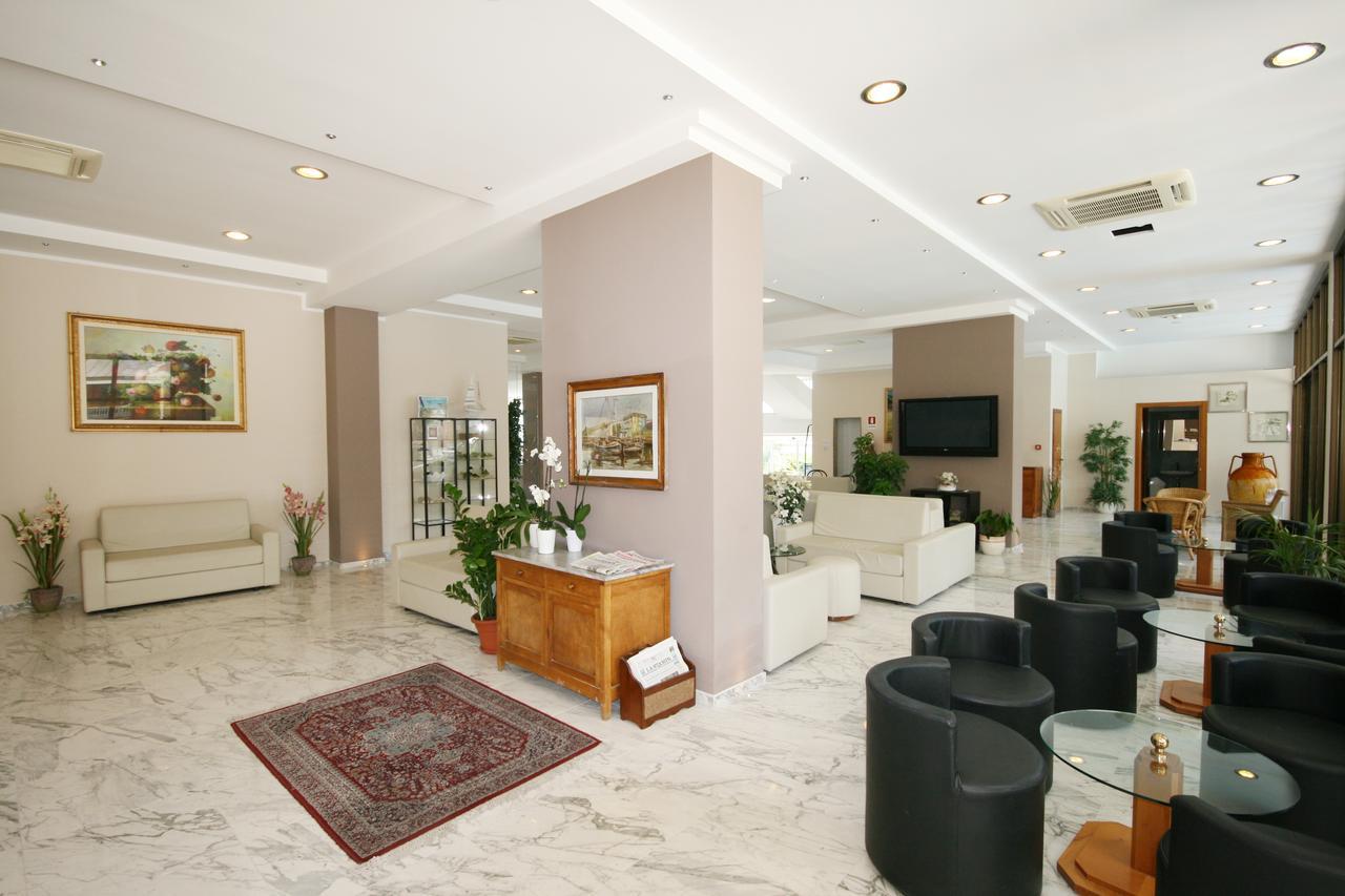 Hotel Excelsior Cattolica Esterno foto