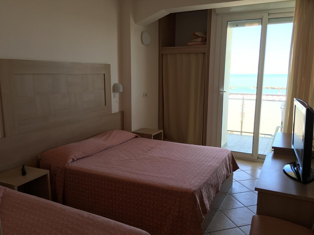 Hotel Excelsior Cattolica Esterno foto