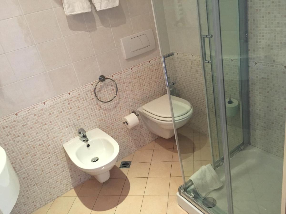 Hotel Excelsior Cattolica Esterno foto