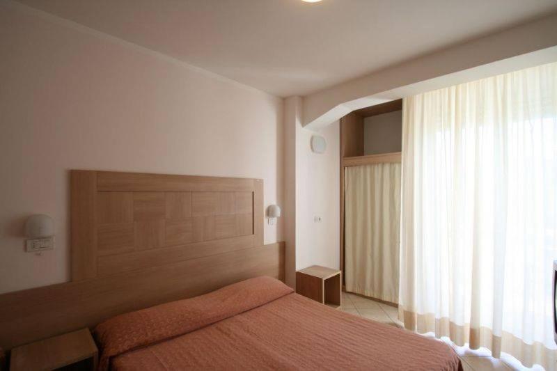 Hotel Excelsior Cattolica Esterno foto