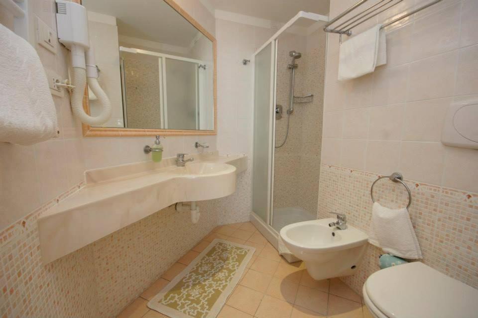 Hotel Excelsior Cattolica Esterno foto